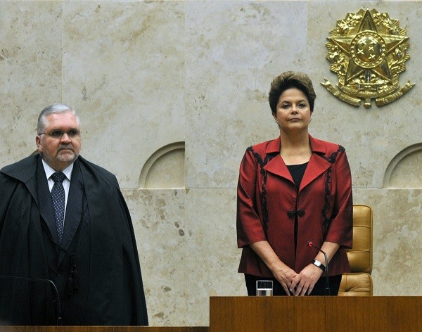 O atual procurador-geral da República Roberto Gurgel e a presidente Dilma Rousseff (PT). Foto: Antonio Cruz/ABr
