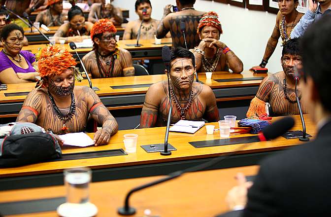 Indígenas em comissão na Câmara dos Deputaods. Foto: Agência Cãmara