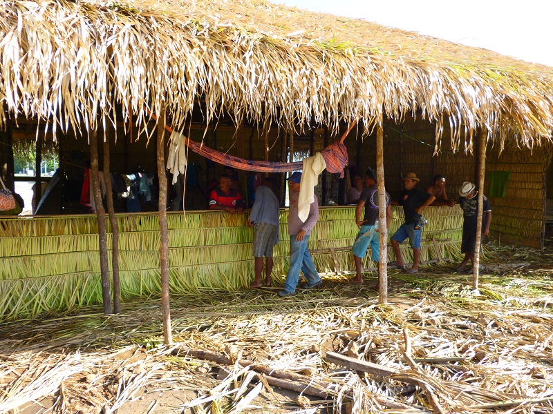 Alojamento dos trabalhadores feito de palha em Arraial da Lagoa