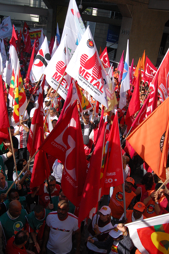 Pressão de centrais sindicais leva votação da PL das Terceirizações a ser adiada