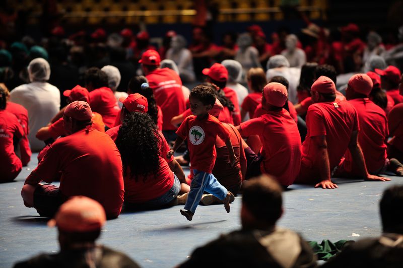 Criança com a camisa do MST durante o Congresso realizado em Brasília. Foto: Marcelo Camargo/Agência Brasil