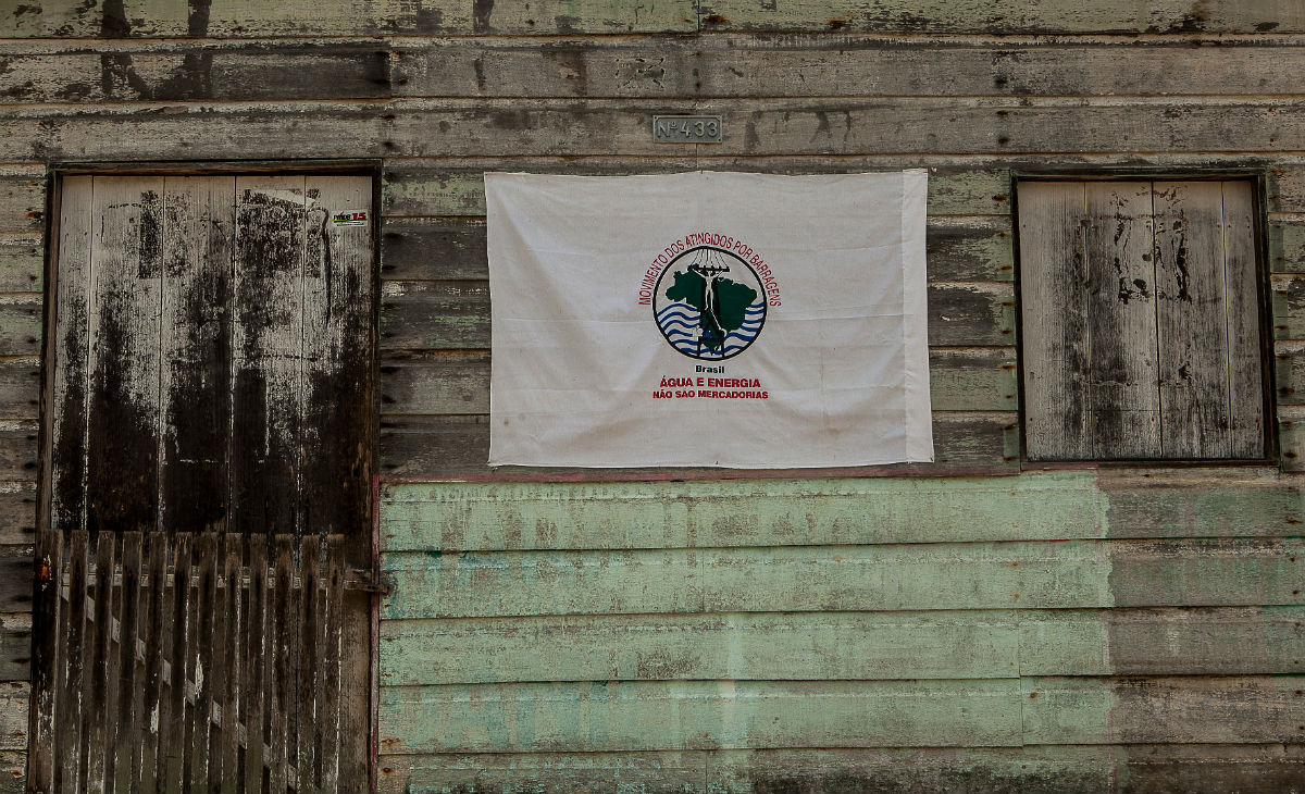 Casa com bandeira do Movimento dos Atingidos por Barragem em Palmital. Foto: Lilo Clareto