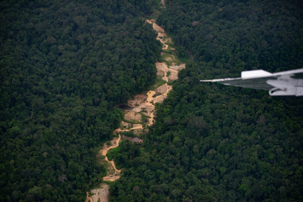 avião na Terra Indígena Yanomami