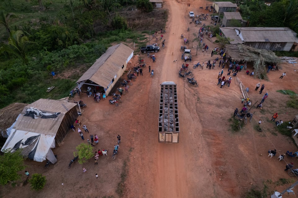 A TI Apyterewa tinha cerca de 2.000 invasores, concentrados principalmente na Vila Renascer; todas as casas, erguidas próximas a uma base da Funai, foram destruídas (Foto: Fernando Martinho/Repórter Brasil)
