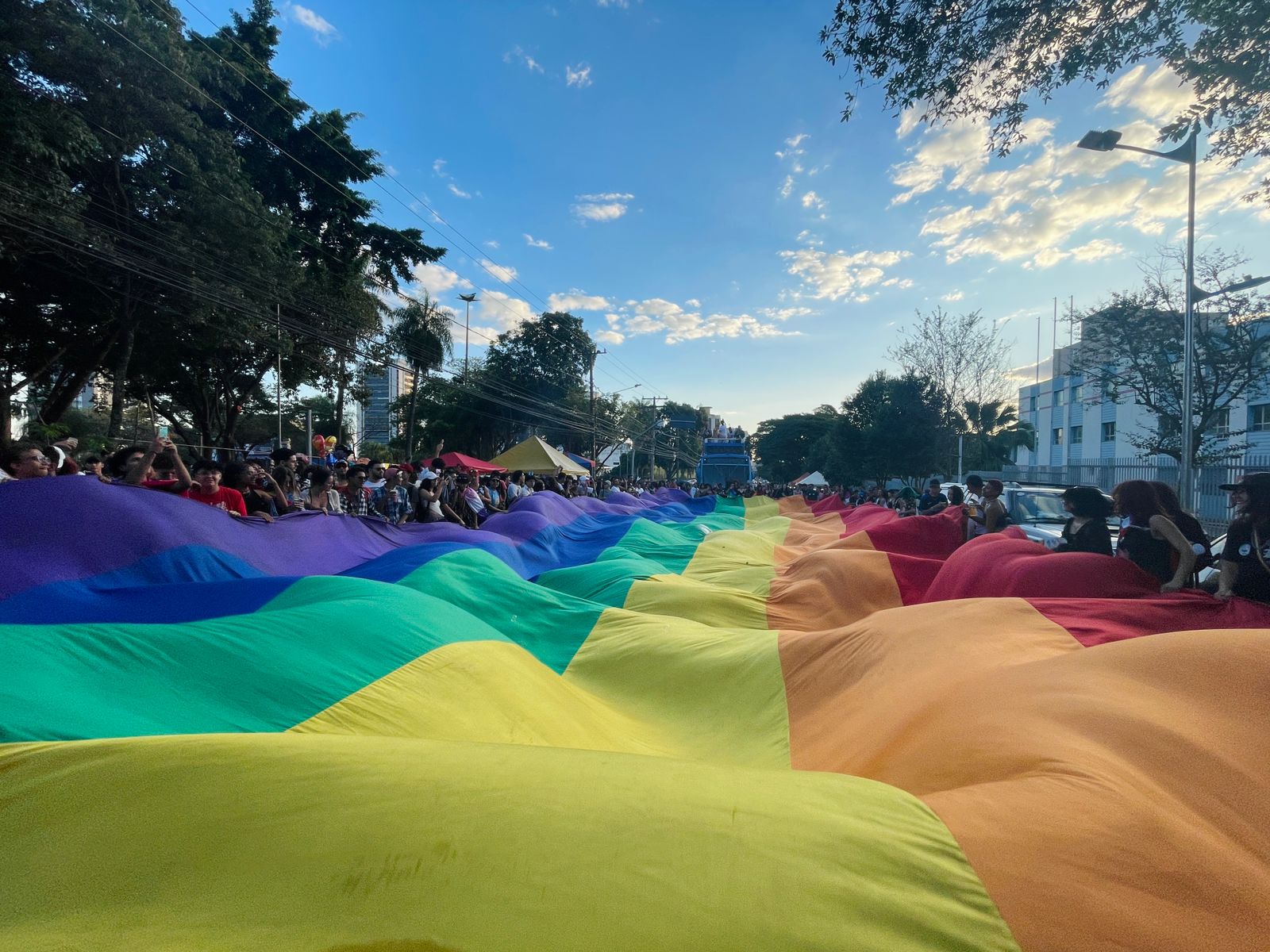 Comunidade LGBTQIA+ lota as ruas de Campo Grande (MS) na Parada da Cidadania e do Orgulho (Foto: Matheus Carvalho/Secretaria de Estado da Cidadania do MS)
