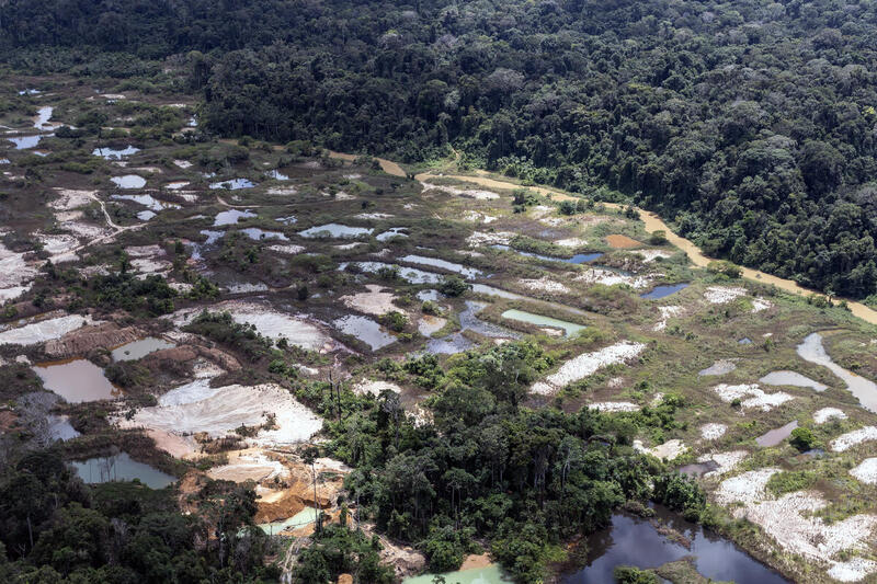 Avanço do garimpo ilegal na terra indígena Munduruku ameaça a floresta e a saúde da população (Fotos: Marizilda Cruppe/Greenpeace)
