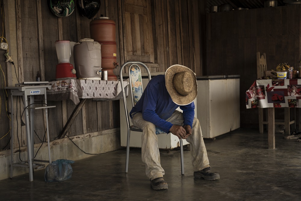 Rondon do Pará, Pará, Brasil 27-09-2023 Retratos de pequenos agricultores de assentamenro próximo de Rondon do Pará. Série de reportagens do projeto Pulitzer Center sobre violência no campo. Percorremos assentamentos e acampamentos em várias cidades do Mato Grosso e Pará, mostrando como a política do governo do ex–presidente Jair Bolsonaro amplificou a violência na Amazônia. ©Foto: Fernando Martinho