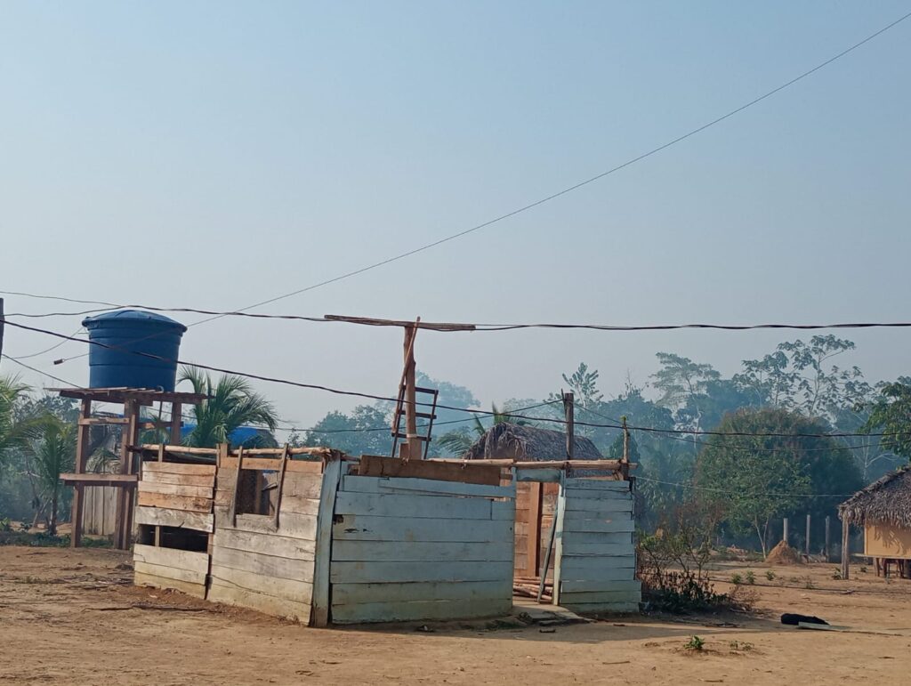 A fumaça tomou conta da aldeia Awaeteawyre, na Terra indígena Apyterewa (Foto: Awatoa Parakanã/Arquivo pessoal)