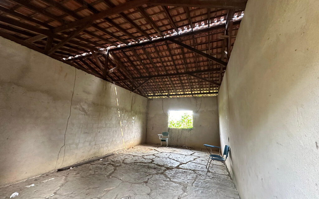 Escola abandonada na aldeia Sawré Maybu, do povo Munduruku, que vive na região do rio Tapajós (Foto: Arquivo pessoal)