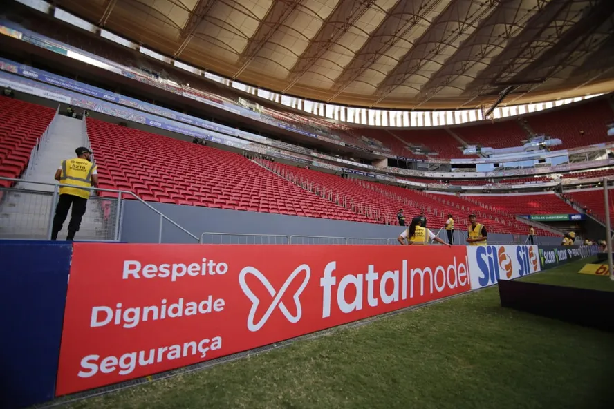 Com 50 mil anunciantes ativos, a Fatal Model patrocina times de futebol e aposta no discurso de valorização de acompanhantes (Foto: Divulgação / Fatal Model)