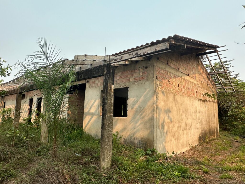 Obra de escola está parada desde 2016 (Foto: Arquivo pessoal)