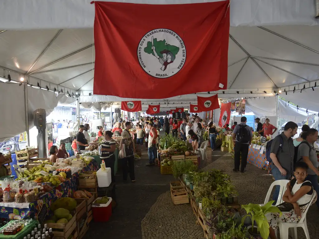 Abertura da 15ª Feira da Reforma Agrária, de produtos agrícolas de assentados e acampados ligados ao MST e cooperativas, no Largo da Carioca. (Foto: Fernando Frazão/Agência Brasil)