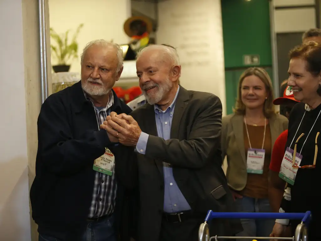 Stédile e o presidente Luiz Inácio Lula da Silva durante encontro com lideranças e movimentos Sociais, no Armazém do Campo, em São Paulo (Foto: Paulo Pinto/Agência Brasil)