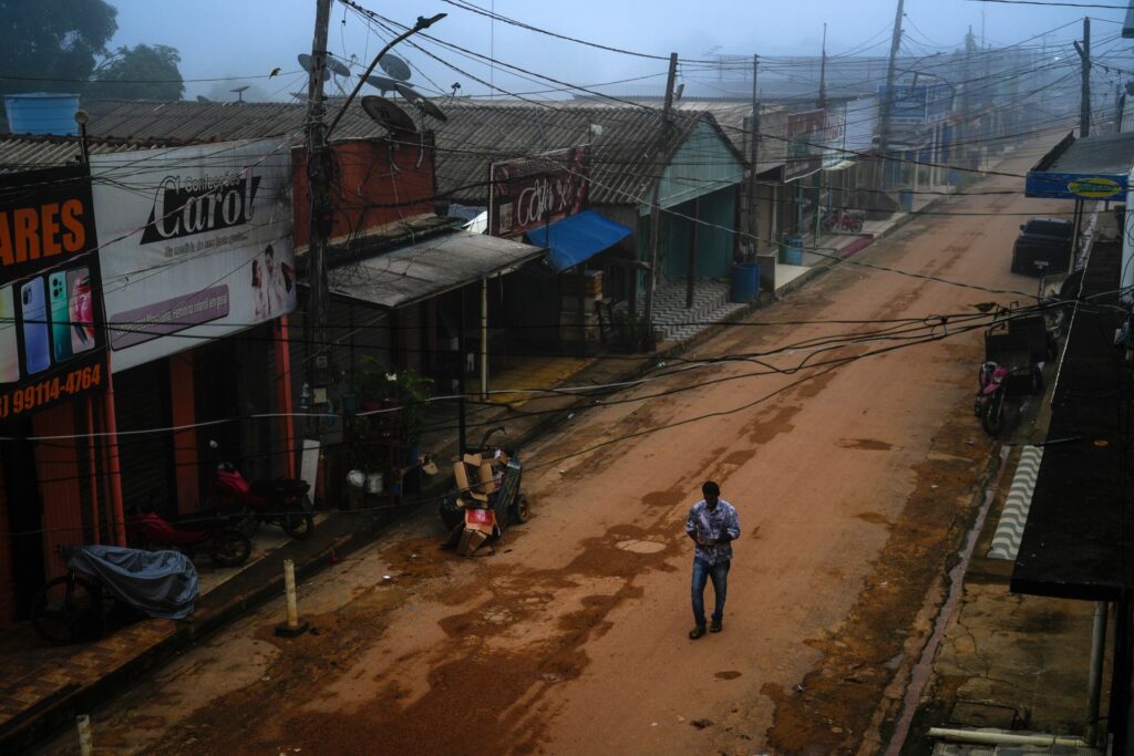 View of the mining village Creporizinho, near Itaituba (PA). Critics of the Coema resolution argue that mining impacts extend beyond municipal borders (Photo: Fernando Martinho/Repórter Brasil)