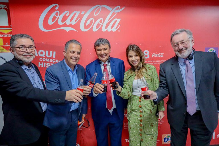 Ministro Wellington Dias comemora acordo com a Coca-Cola (Foto: divulgação/MDS)