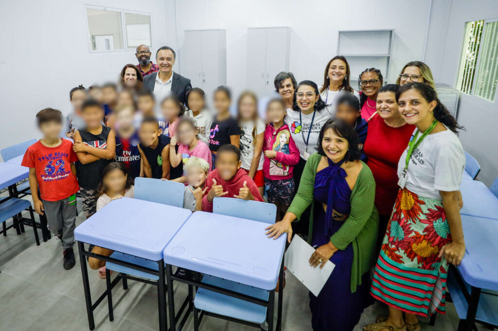 Salas modulares construídas pela prefeitura de Porto Alegre são ainda mais quentes, segundo relatos de pais e docentes (Foto: Divulgação/Pedro Piegas/PMPA)