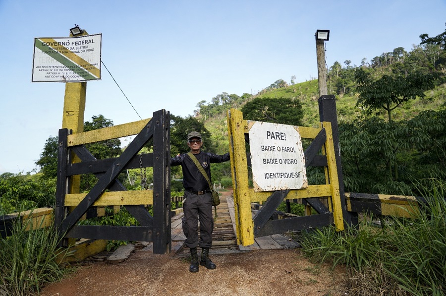 Portaria da terra indígena Apyterewa, no Pará. A terra Apyterewa teve seu processo de reconhecimento concluído em 2007, mas invasores seguiram ingressando no território (Foto: Fernando Martinho/Repórter Brasil)