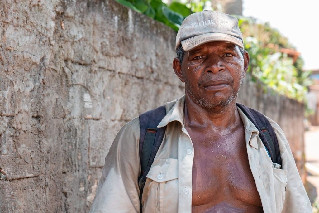 Sebastião Paulino Sobrinho, o Tião, não se imagina vivendo fora da comunidade de Santa Quitéria (Foto: Tamás Bodolay/ Repórter Brasil)