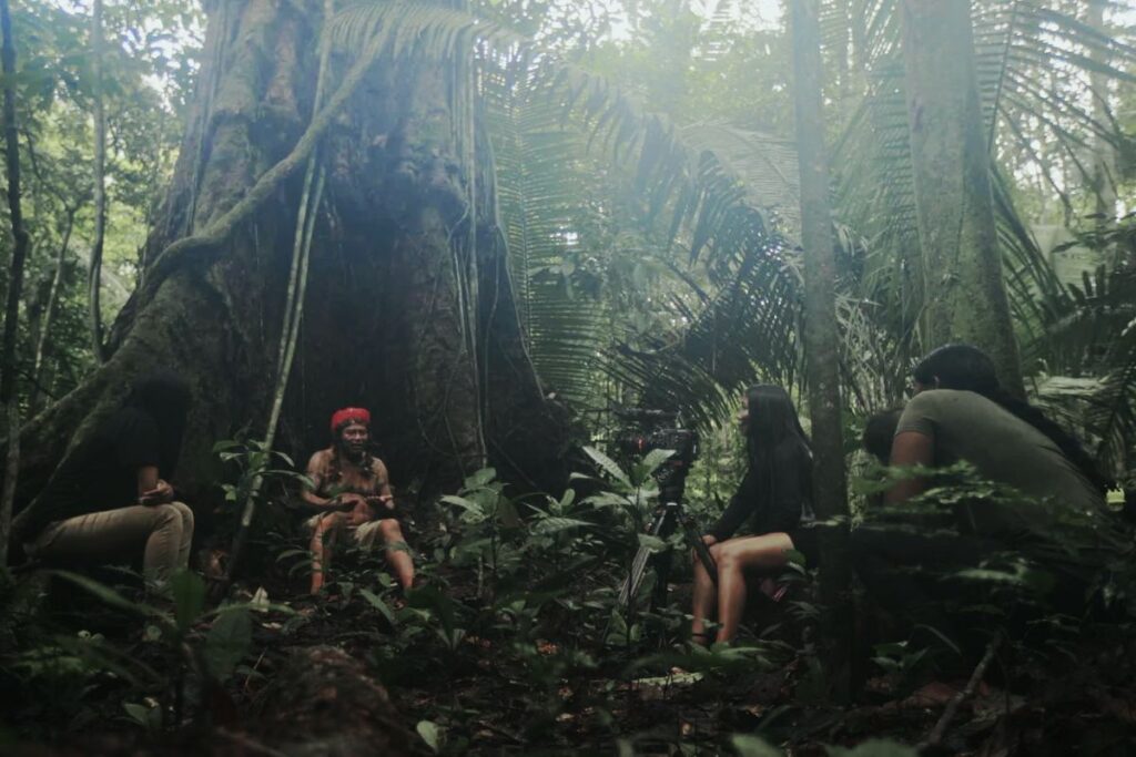O documentário “MUNDURUKÜYU - a floresta das mulheres peixes” conta histórias da mitologia do povo Munduruku (Foto: Divulgação / coletivo Daje Kapap Eypi)