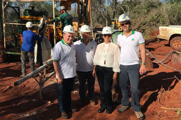 Imagem da SRN Mineração mostra visita do então secretário estadual de mineração Luís Coelho (1º da esq. à dir.) às instalações da empresa, mas sem revelar que ele também é sócio da empresa (Foto: Divulgação/SRN Mineração)