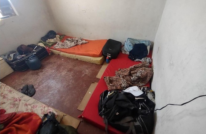 Trabalhadores resgatados na Fazenda Vista Alegre dormiam em colchões no chão, em alojamento sem chuveiro, fogão ou geladeira (Foto: SIT/MTE)