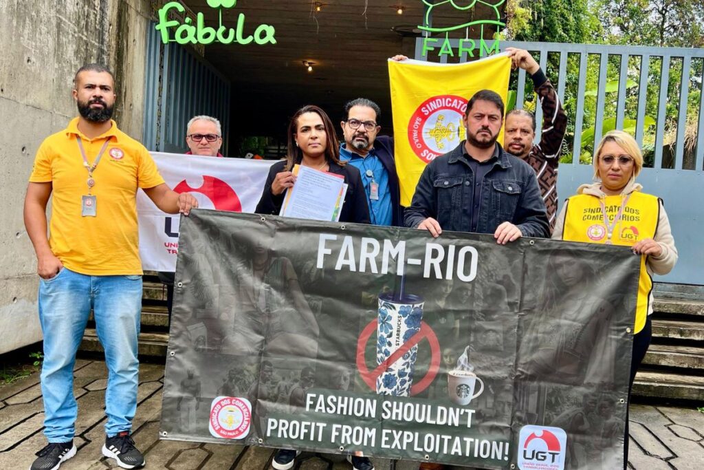 O Sindicato dos Comerciários de São Paulo e a UGT Brasil realizaram um ato durante a entrega da carta na Farm Vila Madalena, em São Paulo (Foto: UGT Brasil)