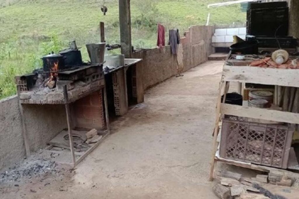 Alimentos consumidos pelos resgatados estavam vencidos, e o preparo era feito em uma panela de pressão avariada, sob risco de explodir (Foto: Reprodução/MTE