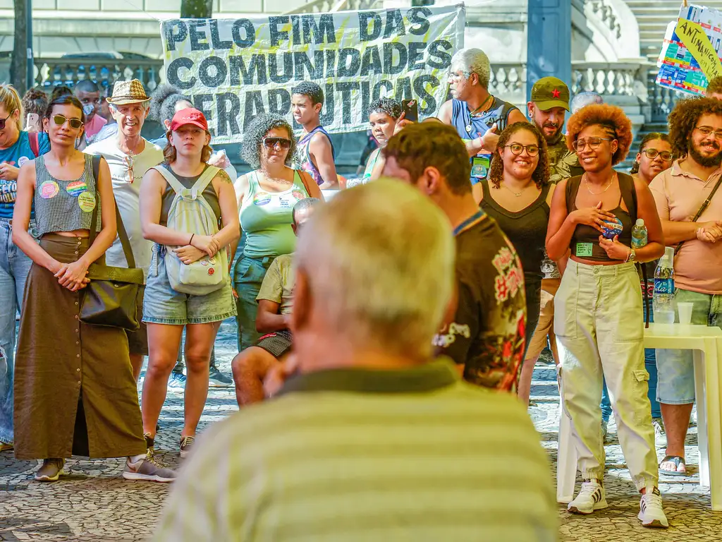 Protesto pede fim das comunidades terapêuticas, entidades com histórico de violações de direitos humanos (Foto: Tomaz Silva/Agência Brasil)