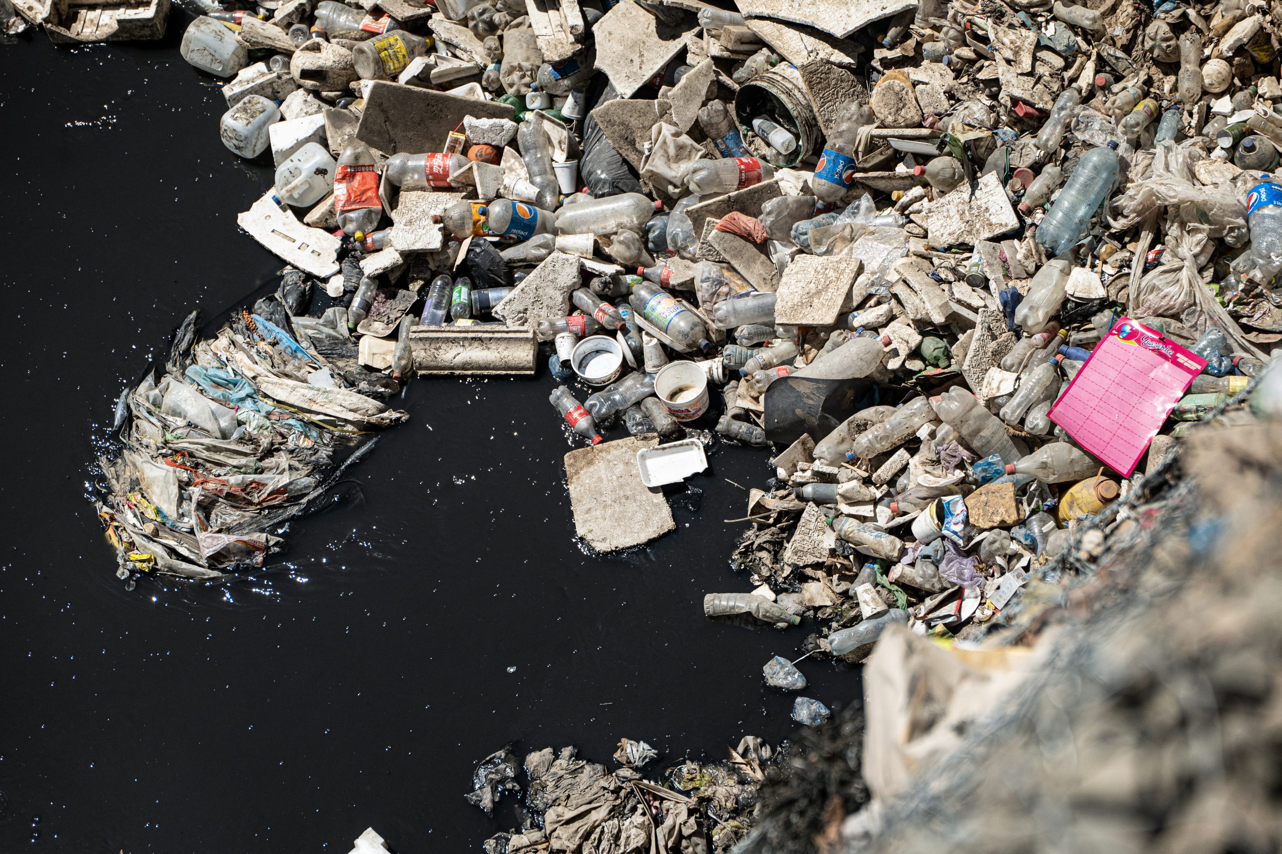 Governo federal recebeu indústria do plástico 10 vezes mais que ambientalistas entre junho de 2019 e junho de 2025 (Foto: Divulgação/The Ocean Cleanup)