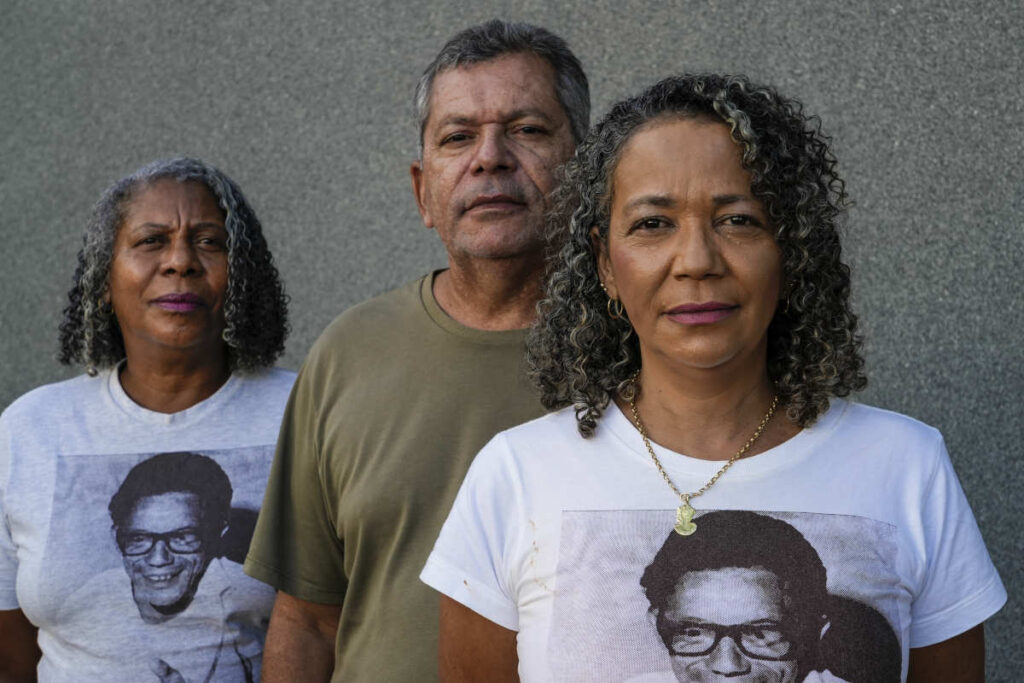 Nedyma Costa Lima (à direita) ao lado do irmão Silvio. Eles são filhos de Raimundo Ferreira Lima, sindicalista morto em emboscada em 1980 (Foto: Fernando Martinho/Repórter Brasil)