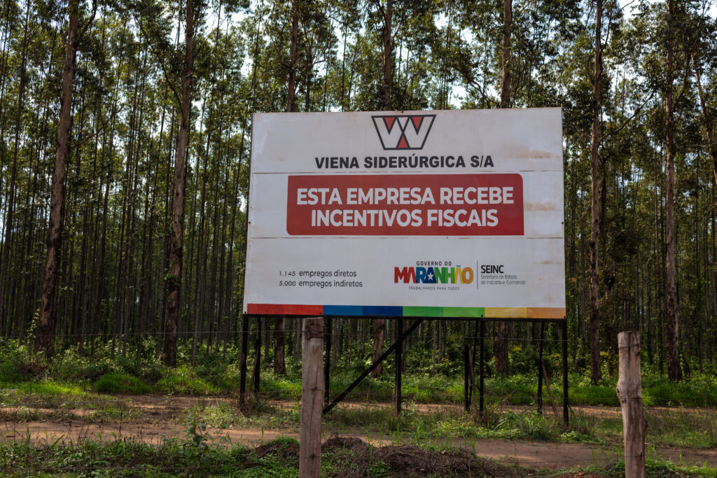 Sediada em Açailândia, a siderúrgica Viena afirma ter descredenciada o fornecedor de carvão autuado por fiscais do Ministério do Trabalho (Foto: João Laet/Repórter Brasil)