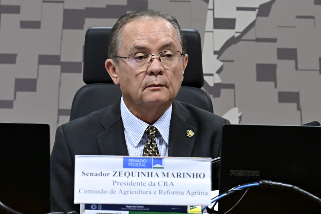 No Senado, Zequinha Marinho (Podemos-TO) presidiu audiência que reuniu governo e agronegócio em meio a críticas ao Plano Clima (Foto: Waldemir Barreto/Agência Senado)