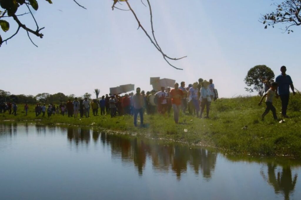 Atos promovidos pela CPT no aniversário da chacina marca a resistência dos sem-terra que ainda moram no local (Foto: Divulgação / documentário “Pau D´arco”)