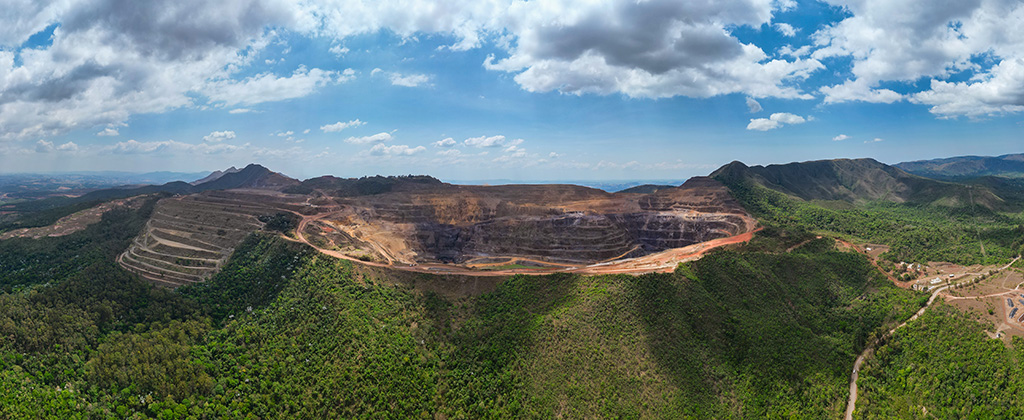 Mina da Jangada, em Brumadinho, forma o mesmo conjunto de lavra com a Mina de Córrego da Feijão, onde o rompimento da barragem da Vale deixou 272 mortos em 2019 (Foto: Tamás Bodolay/Repórter Brasil)