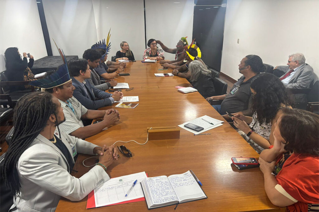Reunião realizada na tarde de segunda-feira (6) na Secretaria de Relações Institucionais que definiu a exoneração de Casimiro Marinho do DSEI Kayapó (Foto: Divulgação / Kayapó)