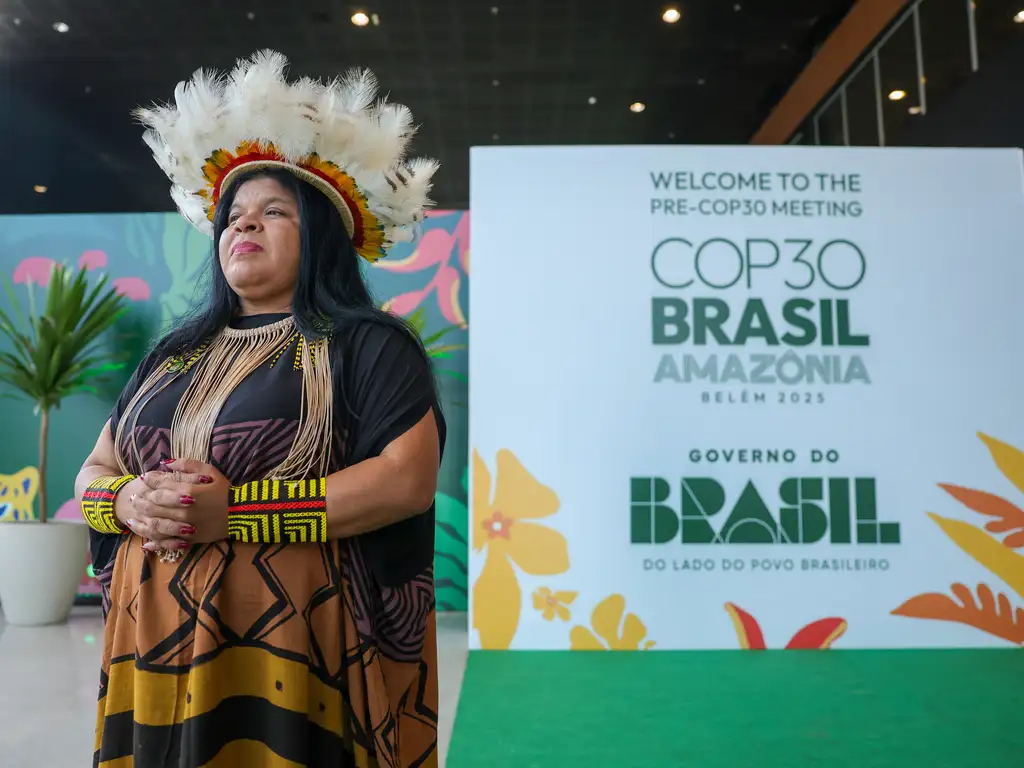 A ministra dos Povos Indígenas, Sônia Guajajara, participa da abertura da Pré-COP30, em Brasília (Foto: Fabio Rodrigues-Pozzebom/ Agência Brasil)