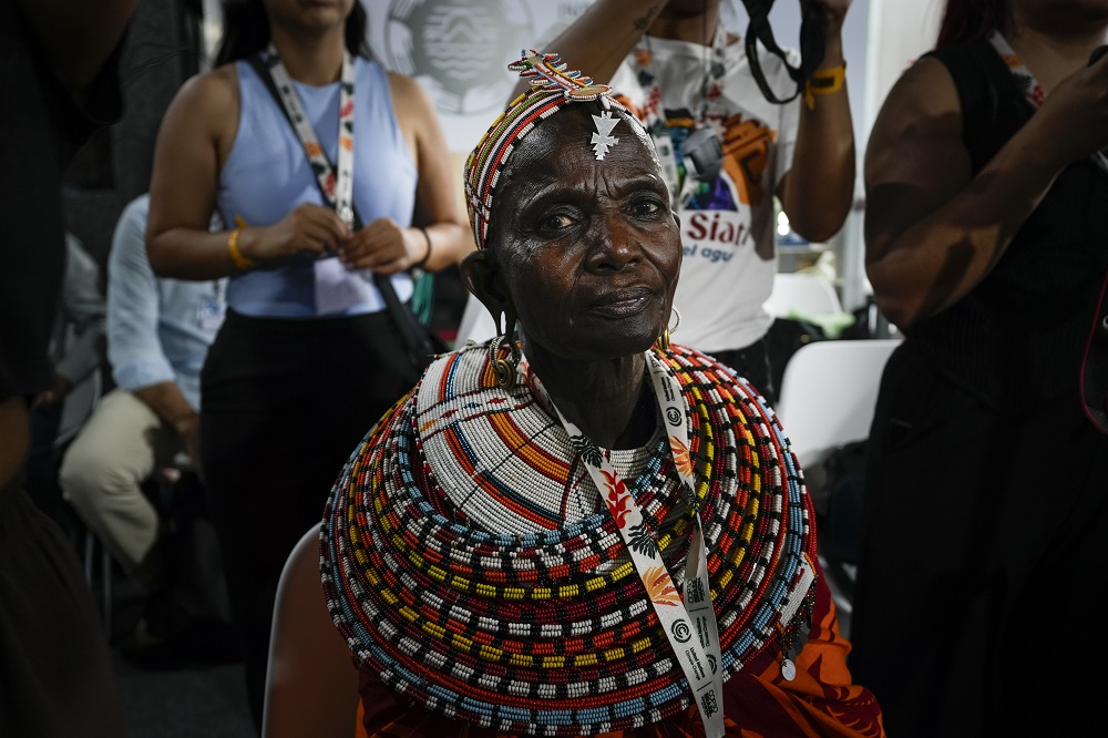 Anciã africana participa de mesa de debates com lideranças mulheres (Foto: Fernando Martinho/Repórter Brasil)