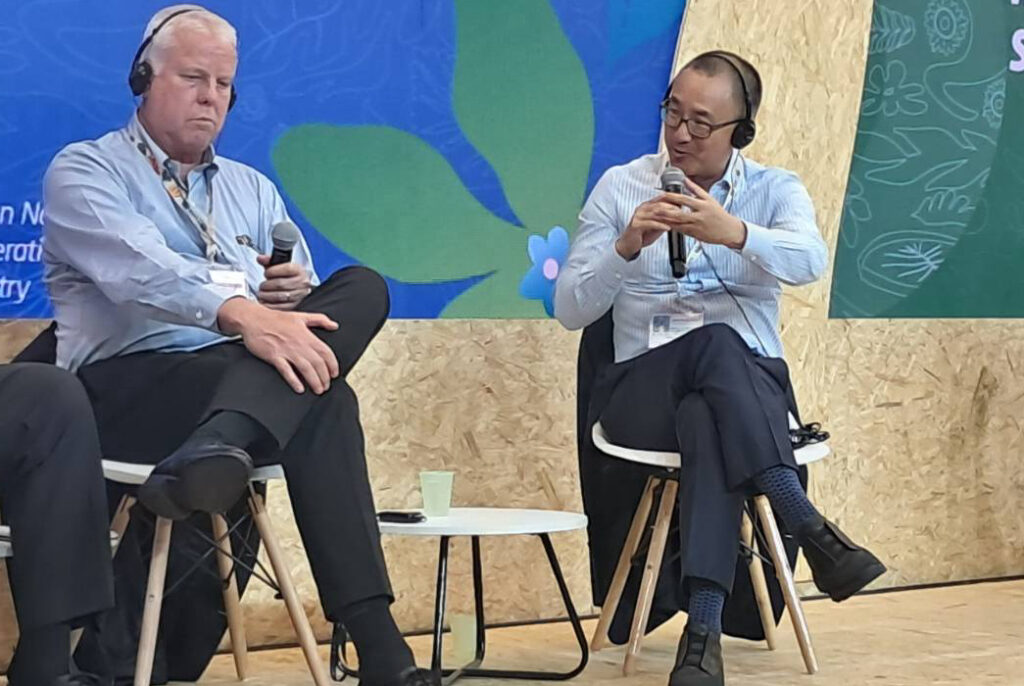 Rafael Chang (à direita), CEO da Toyota para a América Latina e Caribe, disse à Repórter Brasil que não conhecia caso de trabalho escravo em carvoaria ligada à montadora (Foto: Daniel Camargos/Repórter Brasil)