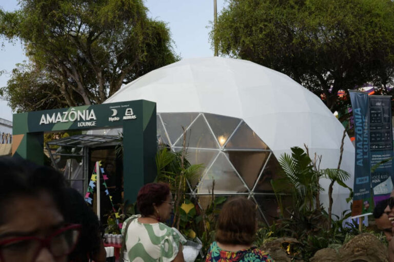 Estrutura financiada pela Hydro em Belém exibe a história do alumínio. Empresa responde a processo na Holanda por supostas violações em Barcarena, no Pará (Foto: Fernando Martinho/Repórter Brasil)