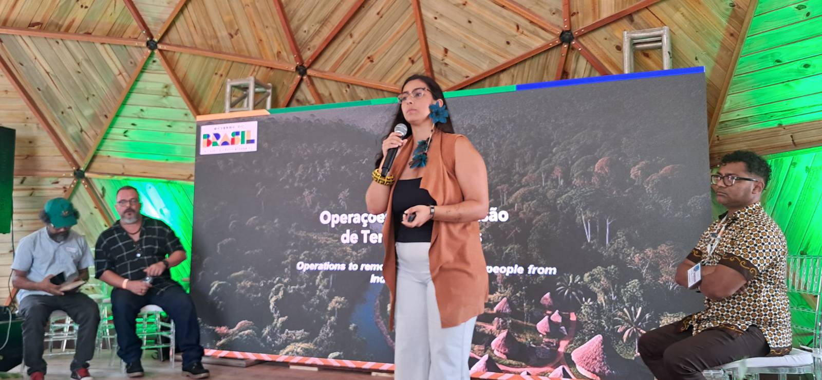 Julia Ospina Kimbaya é coordenadora de acompanhamento de desintrusão do Ministério dos Povos Indígenas (Foto: Daniel Camargos/Repórter Brasil)