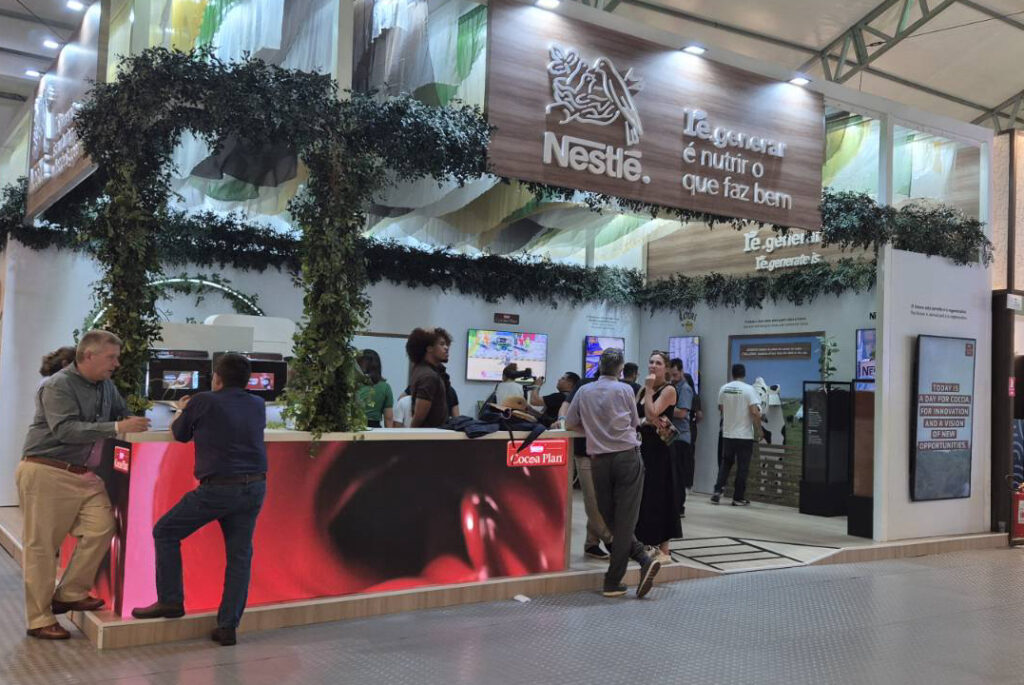 Estande da Nestlé na COP30 (Foto: Hélen Freitas/Repórter Brasil)