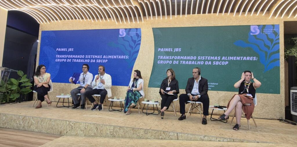 Em evento organizado pela JBS, na terça-feira (11), no pavilhão da CNI (Confederação Nacional da Indústria), grandes corporações de alimentos e insumos buscam protagonizar a transição dos sistemas alimentares