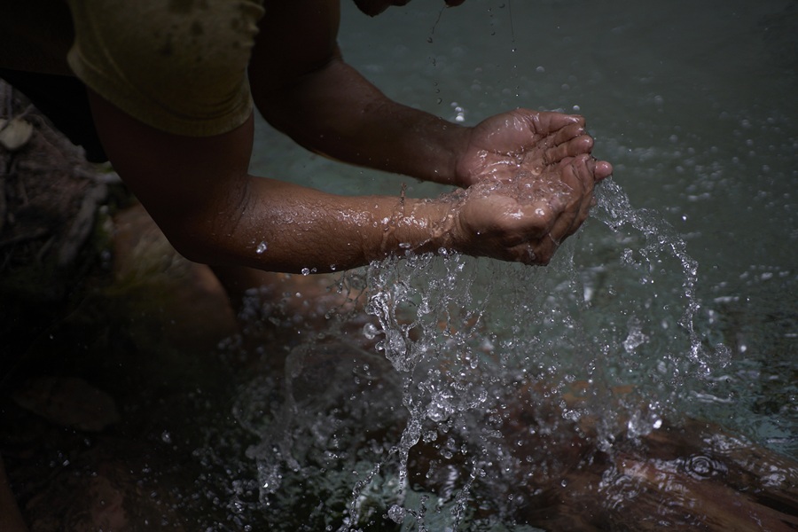 Funai apontou contaminação de água por agrotóxicos usados em fazendas da região (Foto: Mariana Greif/Repórter Brasil)
