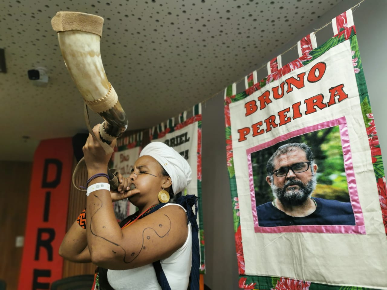 Abertura do Tribunal dos Povos contra o Ecogenocídio, articulado pela COP do Povo em Belém, durante a COP30 (Foto: Fernando Martinho/Repórter Brasil)