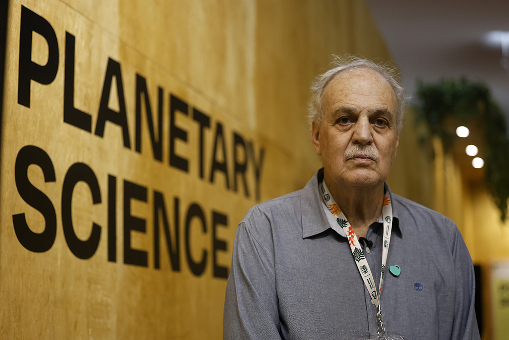 O meteorologista, pesquisador e professor, Carlos Nobre, participa da COP30, em Belém (Foto: Tânia Rêgo/Agência Brasil)