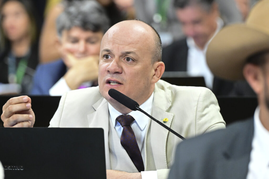 Deputado Cabo Gilberto Silva (PL-PB), líder da oposição na Câmara, é um dos 171 signatário da PEC que defende manter apenas uma folga semanal aos trabalhadores (Foto: Geraldo Magela/Agência Senado)