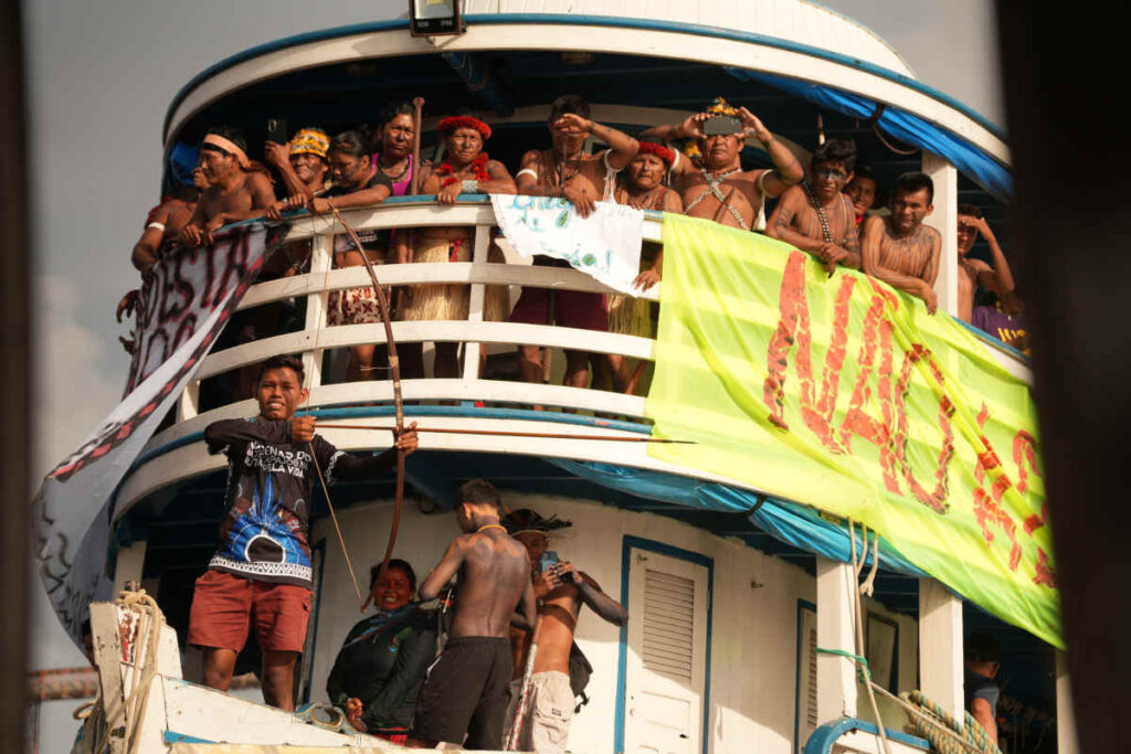 Protesto vai completar um mês e cresceu com a adesão dos Kayapó e Panará, que somaram aos Munduruku e 14 povos do Baixo Tapajós (Foto: Coletivo Apoena Audiovisual)