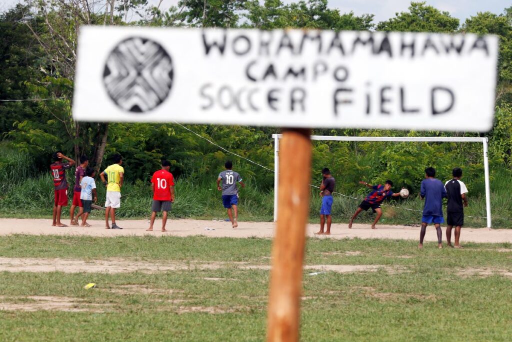 Crianças na Terra Indígena Apyterewa (PA). Estudos indicam que terras indígenas da Amazônia ajudam a regular o regime de chuvas (Foto: Bruno Peres/Agência Brasil)