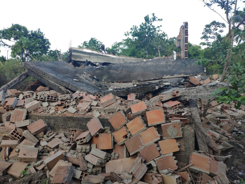 Segundo Conselho Pastoral dos Pescadores, casa pertencente a família quilombola teria sido destruída por jagunços como forma de intimidação (Foto: Arquivo CPP)