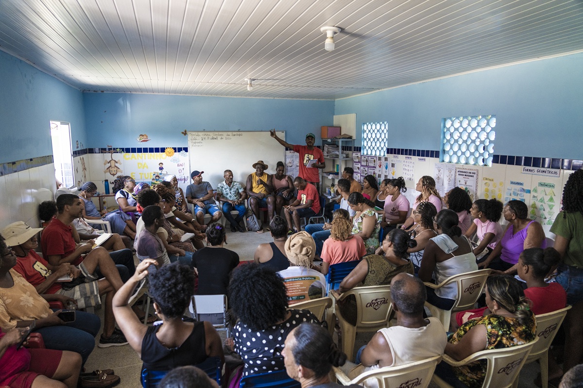 Encontro mensal do Conselho Quilombola da Bacia e Vale do Iguape, que reúne 18 comunidades tradicionais e pesqueiras de Cachoeira, no Recôncavo Baiano (Foto: Fernando Martinho/Repórter Brasil)